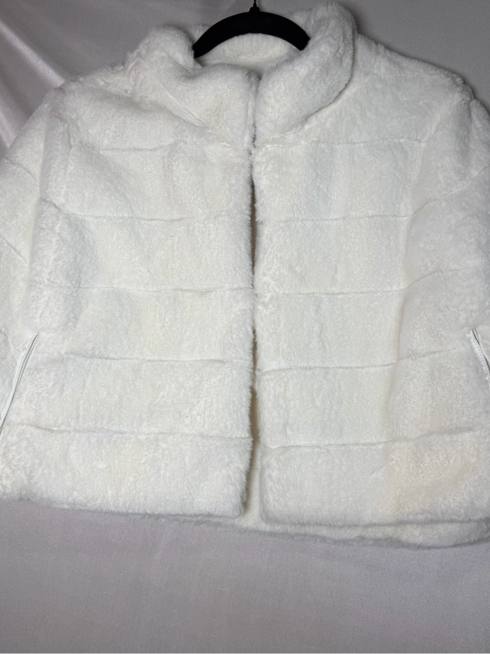 Bcbgeneration White Faux-Fur Cropped Cape Jacket Size M CLW193A